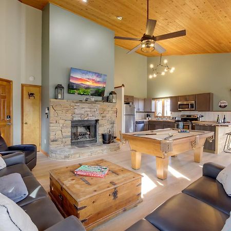 Gatlinburg Mountain Cabin With Hot Tub, Deck And Games Kültér fotó