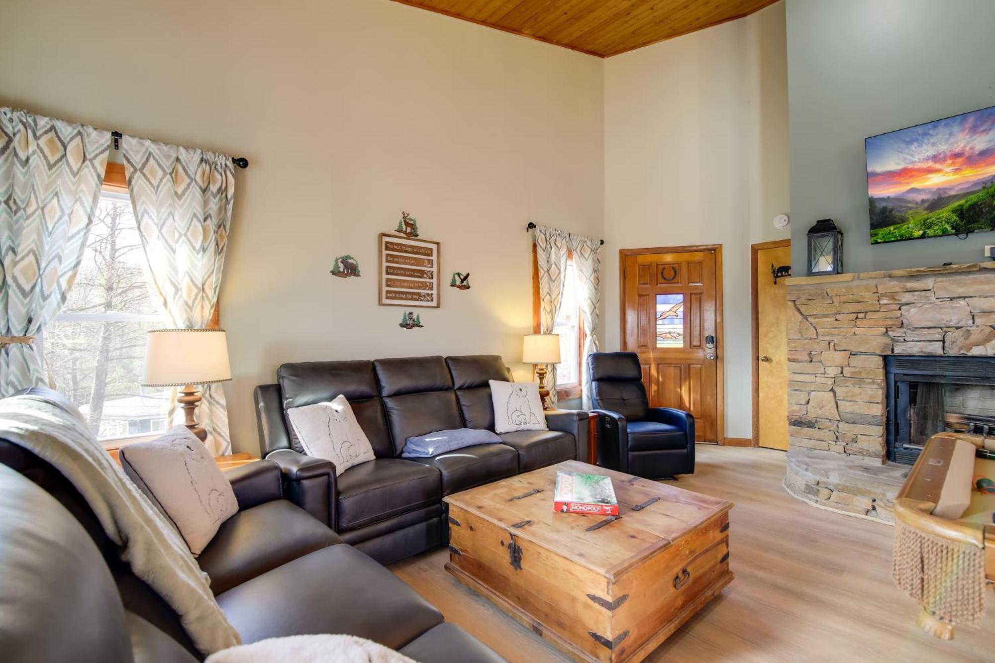 Gatlinburg Mountain Cabin With Hot Tub, Deck And Games Kültér fotó