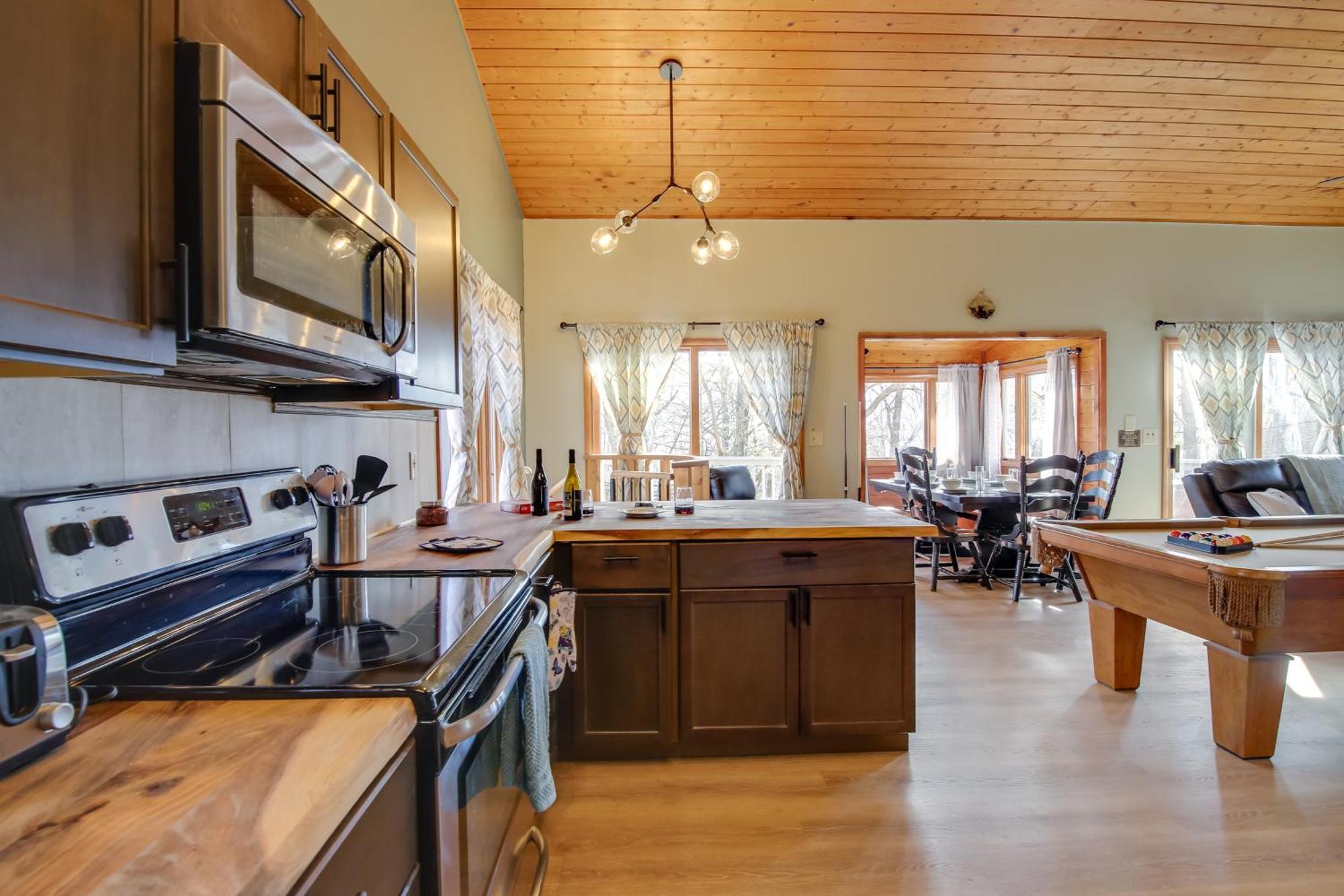Gatlinburg Mountain Cabin With Hot Tub, Deck And Games Kültér fotó