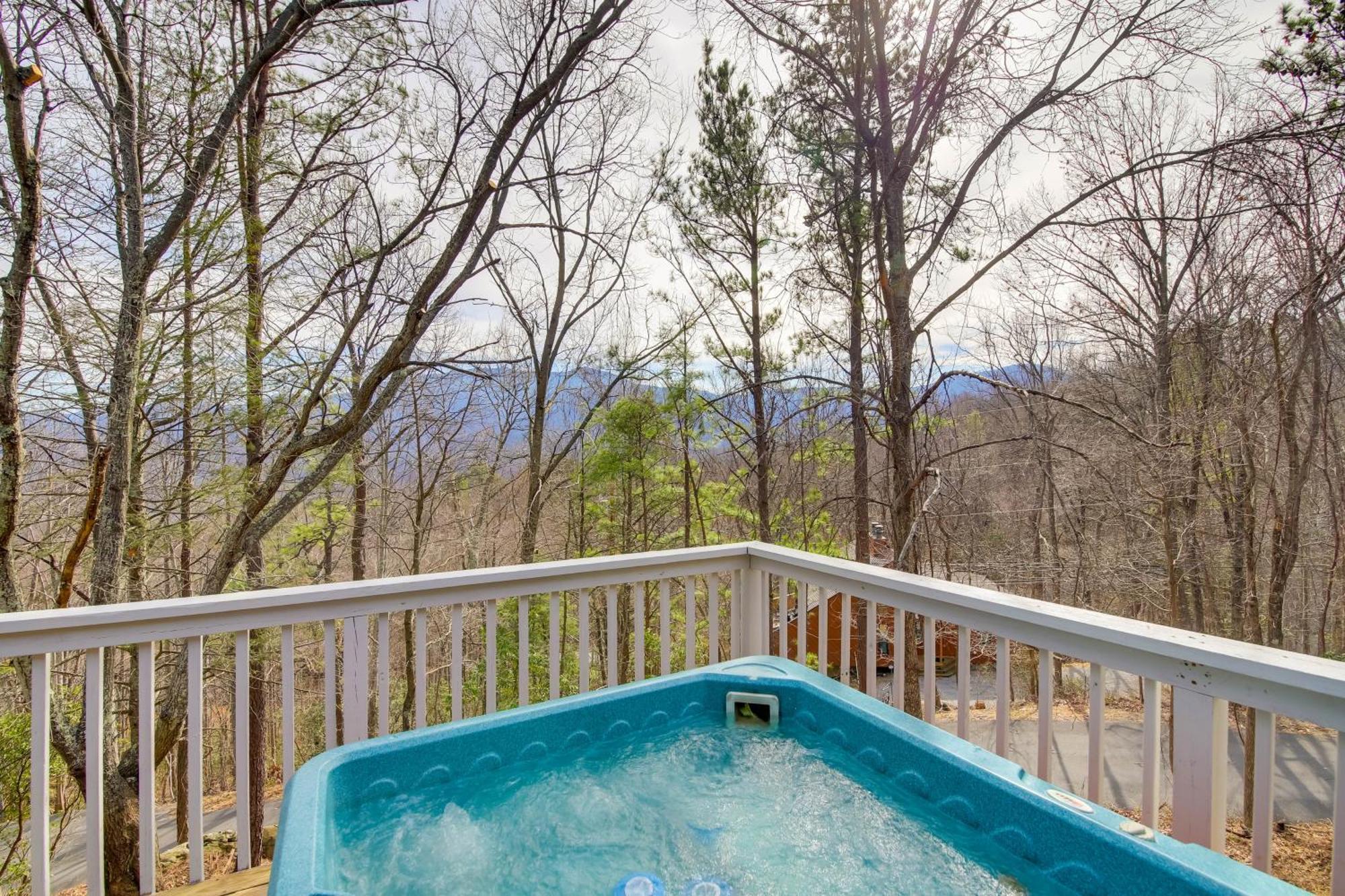 Gatlinburg Mountain Cabin With Hot Tub, Deck And Games Kültér fotó